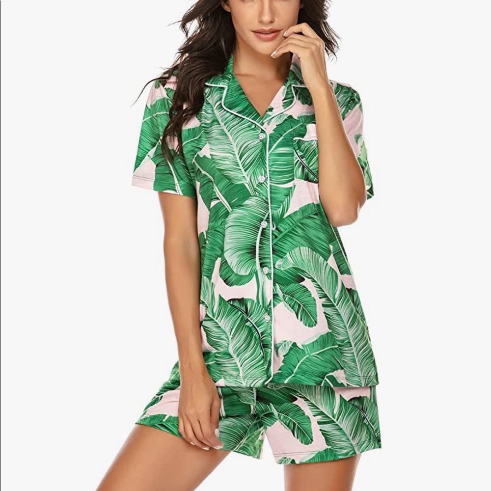 NWT • palm print PJ set
